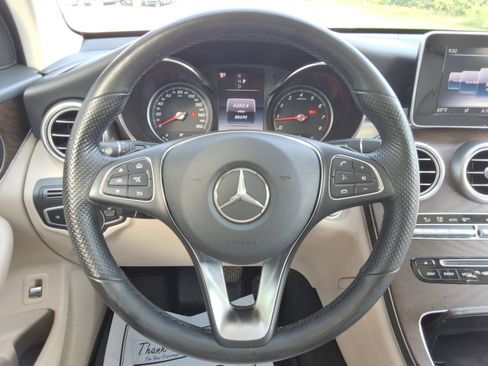 Used 2019 Mercedes-Benz GLC 300 4MATIC image 11