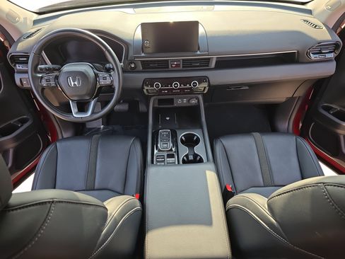 Used 2024 Honda Pilot Touring image 9