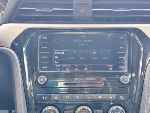 Used 2020 Volkswagen Passat 2.0T SE image 7