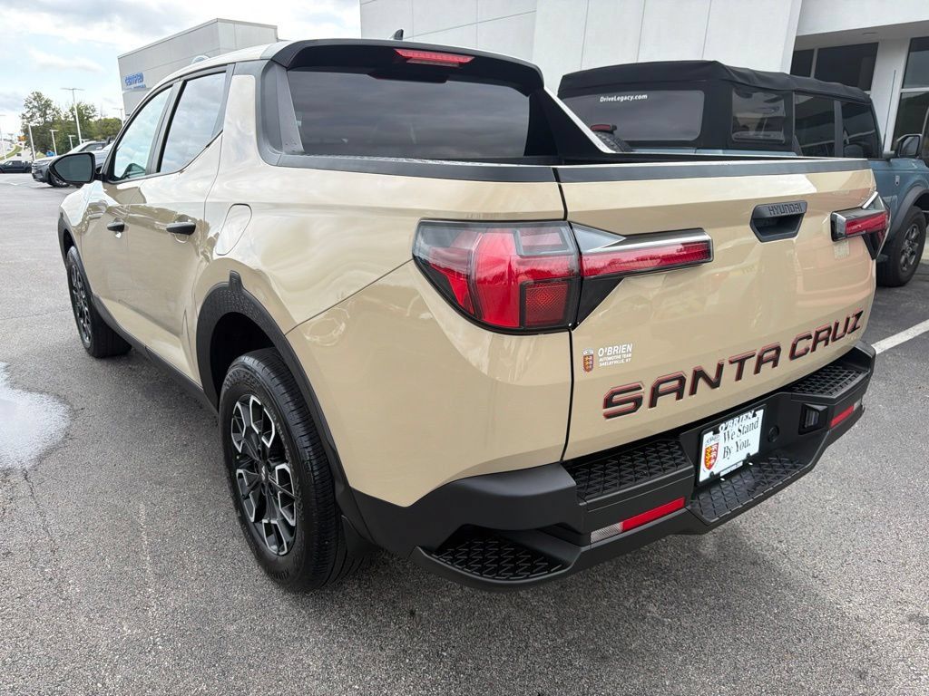 Used 2023 Hyundai Santa Cruz SE FWD image 3