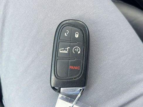 Used 2021 Jeep Cherokee Latitude Lux w/ Comfort/Convenience Group AWD/4WD image 38