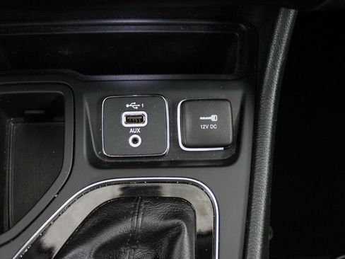 Used 2020 Jeep Cherokee Latitude Plus FWD image 36