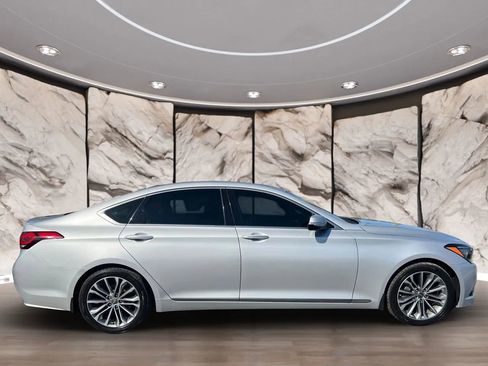 Used 2016 Hyundai Genesis 3.8 image 2