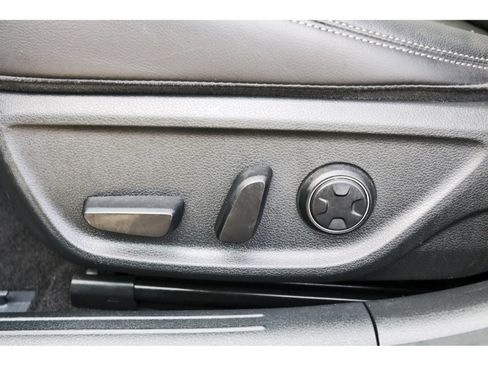 Used 2025 Genesis G70 2.5T RWD image 29