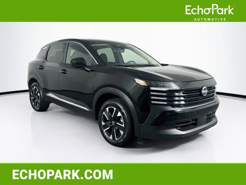 Used 2025 Nissan Kicks SV AWD/4WD image 1