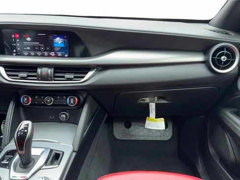 Used 2024 Alfa Romeo Stelvio Veloce image 17