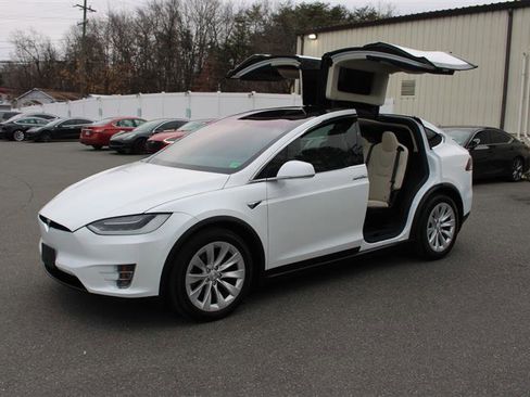 Used 2019 Tesla Model X 100D image 4