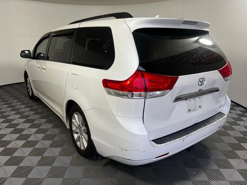 Used 2011 Toyota Sienna Limited w/ Premium Pkg image 7