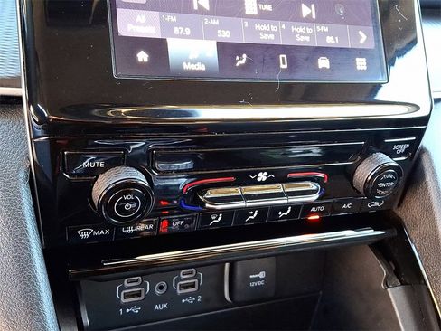 Used 2023 Jeep Grand Cherokee L Laredo image 19