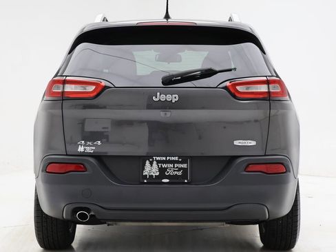 Used 2017 Jeep Cherokee Latitude w/ True North Edition image 8