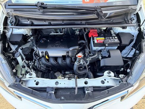 Used 2017 Toyota Yaris L image 18