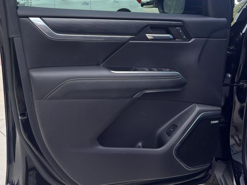 Used 2024 GMC Acadia Elevation image 16