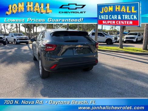 Used 2025 Chevrolet Trax LS w/ Driver Confidence Package image 9