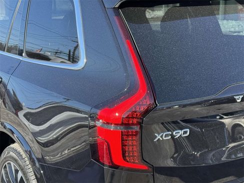 Certified 2026 Volvo XC90 B6 Plus w/ Protection Package Premier image 8