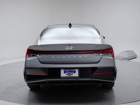 Used 2025 Hyundai Elantra SEL image 5