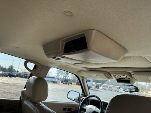 Used 2005 Chevrolet Avalanche Z71 w/ Sun And Sound Package image 16