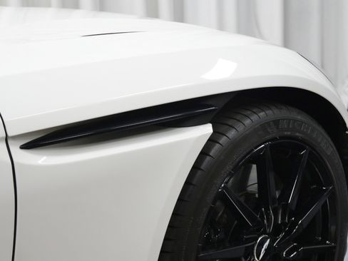 Used 2019 Aston Martin DB11 Volante image 47