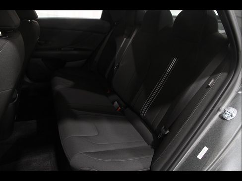 Certified 2025 Hyundai Elantra Sport FWD image 17