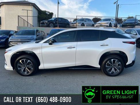 Used 2023 Lexus RZ 450e Premium image 8