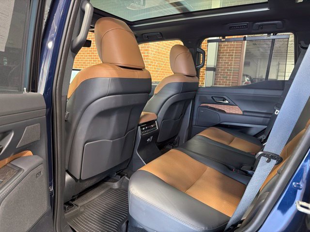 Used 2024 Lexus GX 550 w/ Accessory Package (Z1) AWD/4WD image 28