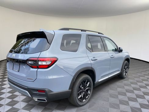 New 2025 Honda Pilot Touring image 4