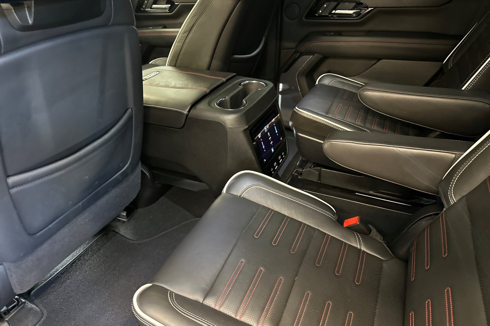 Used 2025 GMC Yukon AT4 Ultimate w/ LPO, AT4 Appearance Package AWD/4WD image 28