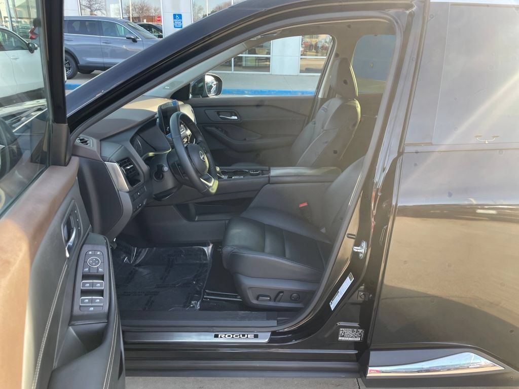 Used 2023 Nissan Rogue SL w/ SL Premium Package AWD/4WD image 11