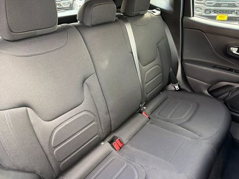 Used 2022 Jeep Renegade Latitude image 24