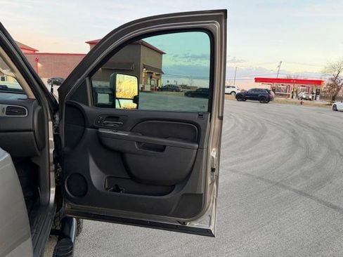 Used 2013 Chevrolet Silverado 2500 LTZ w/ LTZ Plus Package image 27