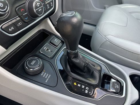 Used 2019 Jeep Cherokee Limited w/ Trailer Tow Group image 28