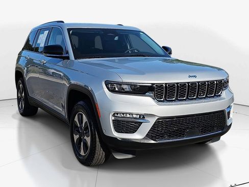 Used 2022 Jeep Grand Cherokee Limited 4xe w/ Luxury Tech Group II AWD/4WD image 3