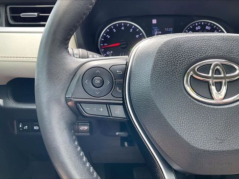 Used 2021 Toyota RAV4 XLE Premium FWD image 18