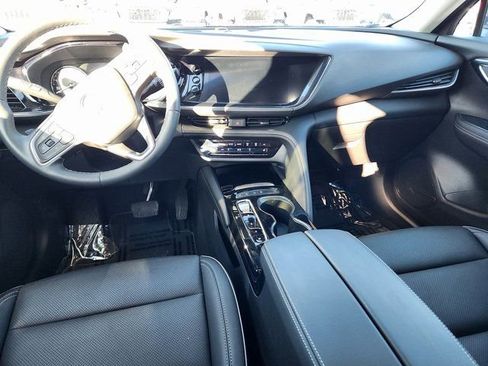 Used 2023 Buick Envision Essence image 8