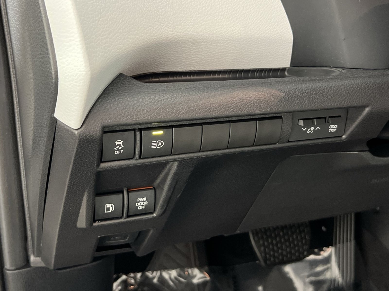 Used 2025 Toyota Sienna LE FWD image 32