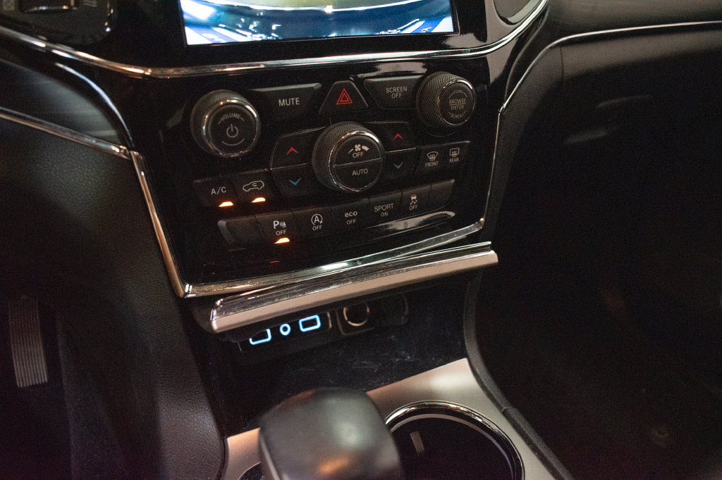 Used 2021 Jeep Grand Cherokee Limited AWD/4WD image 17
