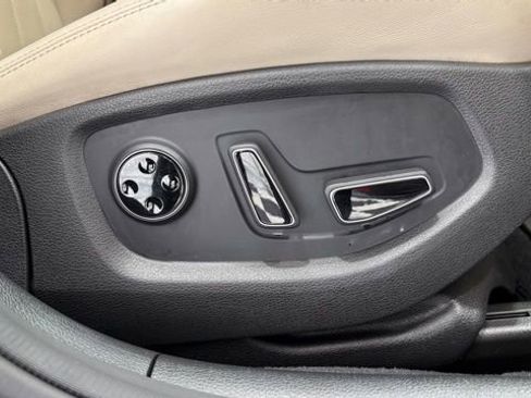 Used 2017 Genesis G80 3.8 w/ Option Group 03 image 22