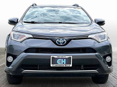 Used 2018 Toyota RAV4 XLE AWD/4WD image 2