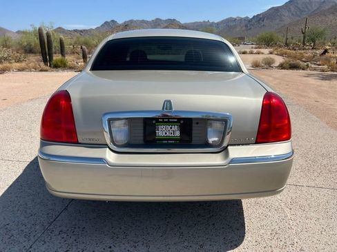 Used 2008 Lincoln Town Car Signature Limited image 19