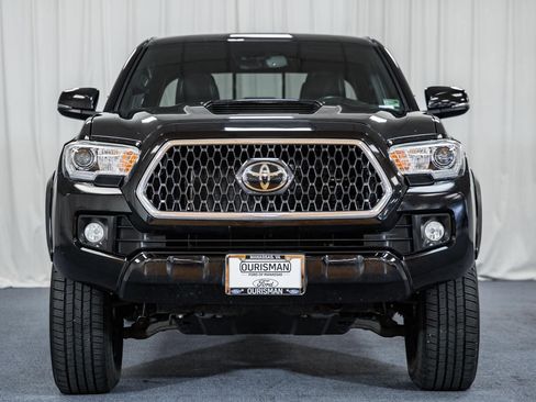 Used 2019 Toyota Tacoma TRD Sport image 2