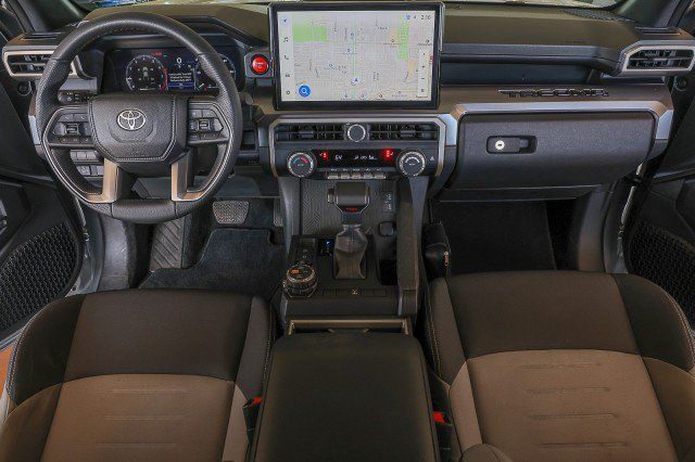 Used 2025 Toyota Tacoma TRD Off-Road AWD/4WD image 37