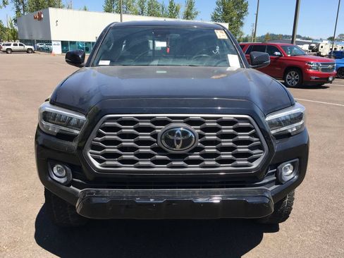 Used 2022 Toyota Tacoma TRD Off-Road w/ TRD Premium Off Road Package AWD/4WD image 9