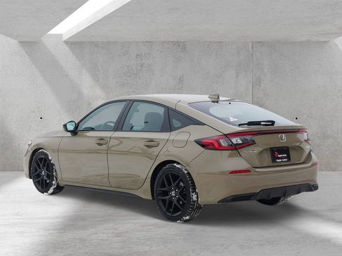 Used 2025 Honda Civic Sport image 4