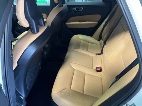 Used 2018 Volvo XC60 T5 Momentum image 10