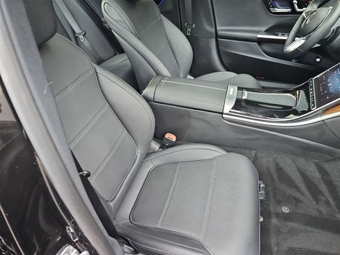Used 2025 Mercedes-Benz C 300 Sedan image 18
