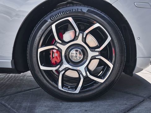 Used 2024 Rolls-Royce Cullinan Black Badge w/ Dark Exterior Package image 21