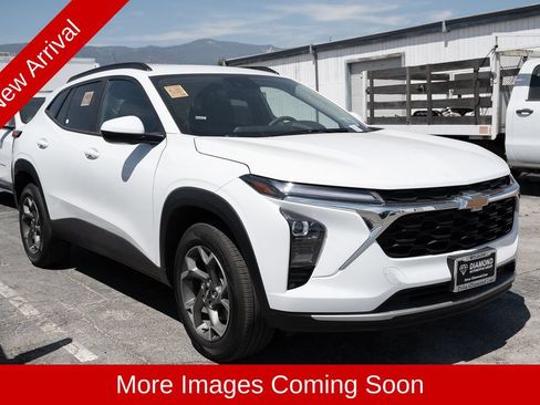 Used 2026 Chevrolet Trax LT FWD image 1