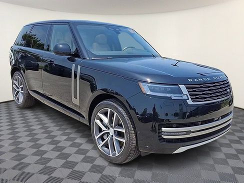 New 2025 Land Rover Range Rover SE image 2