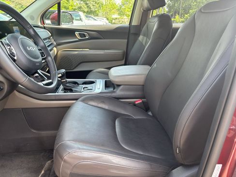 Used 2026 Kia Carnival FWD image 28