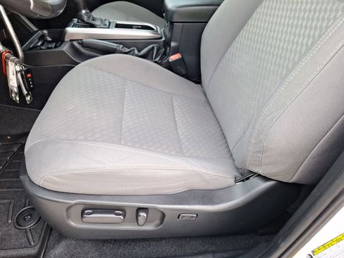 Used 2022 Toyota Tacoma SR5 RWD image 16