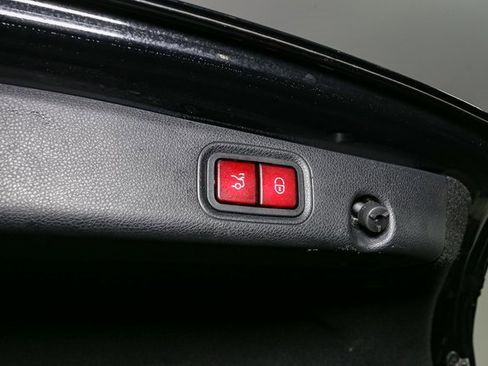 Used 2017 Mercedes-Benz E 300 4MATIC image 12